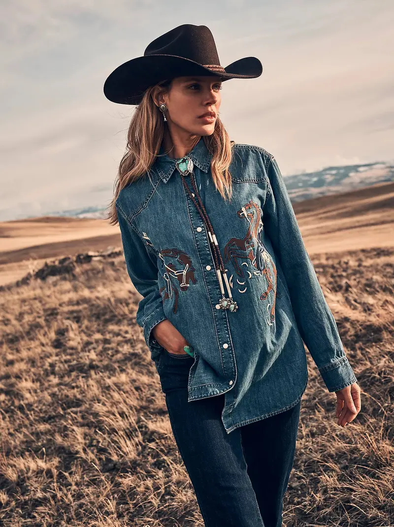 Ladies Wrangler Embroidered Horses Boyfriend Western Snap Shirt - 112371715 1